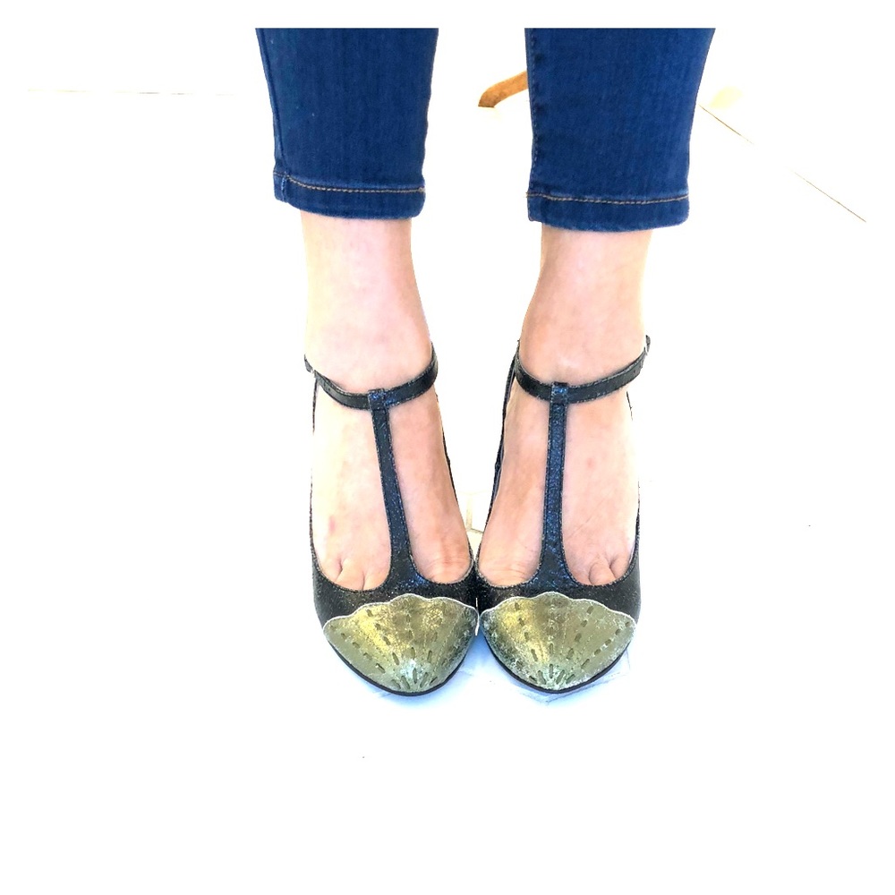 Minette vegan crackle leather t-strap pump sz 36